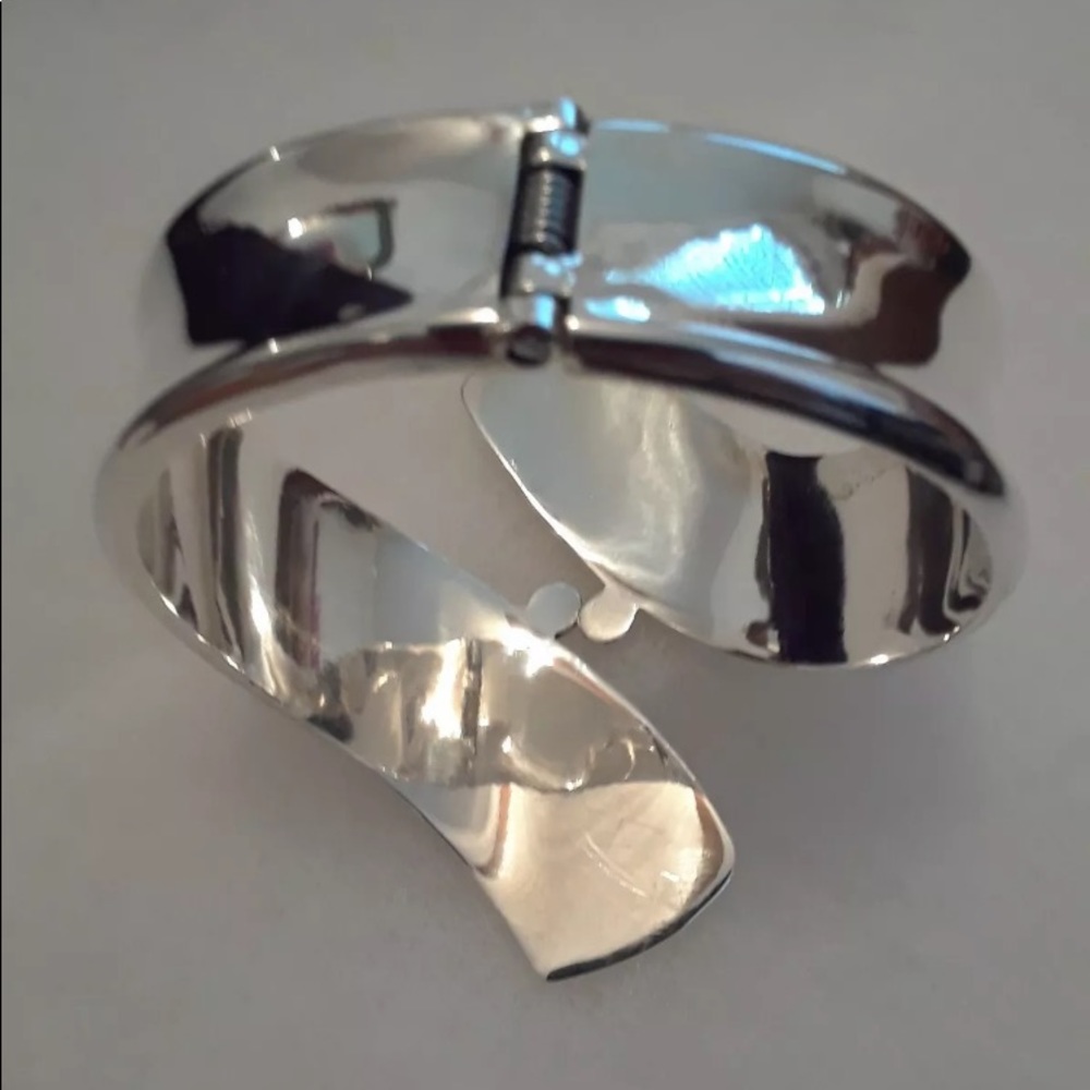 Vintage Sterling Silver Clamper Hinged Bracelet - Picture 2 of 16